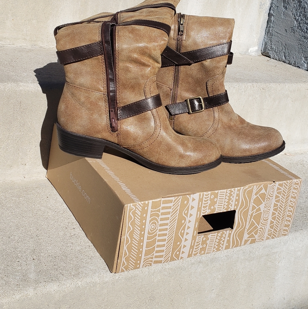 Daytrip Gierson brown, size 10, boots from Buckle